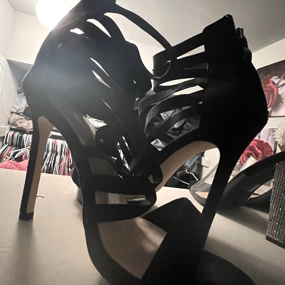 black shows one pair only used once and the other i Never Went out to use it